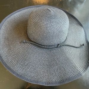 Black wide brimmed sun hat